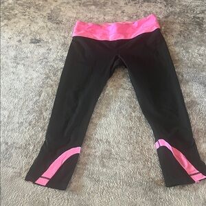 Lululemon Run Inspire Crop II Black Leggings Sz 6 Pink Pow Wee Stripe Zip Pocket